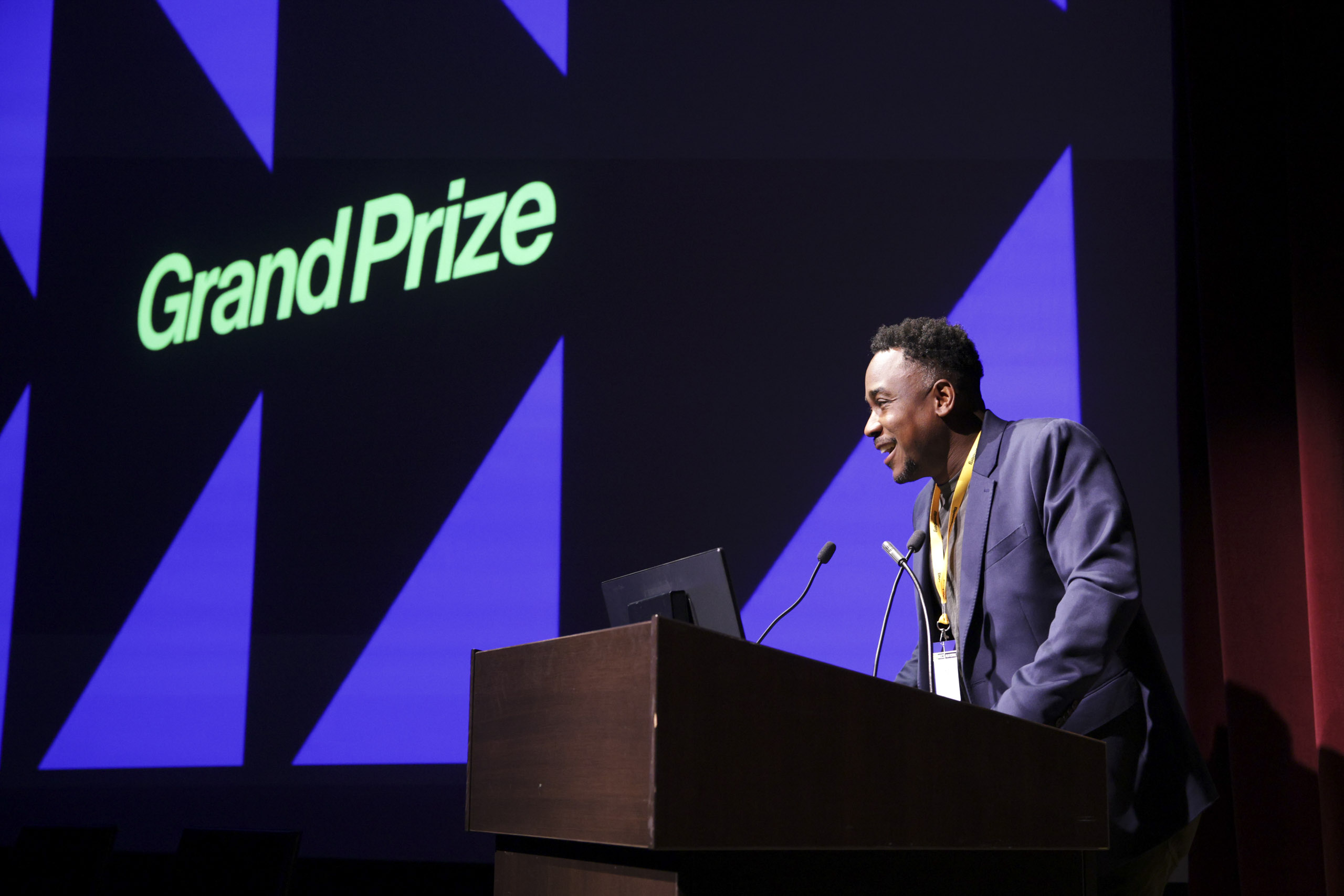 Winner Announcement (image courtesy Jason Redmond - Bloomberg) Winner Announcement (image courtesy Jason Redmond - Bloomberg)